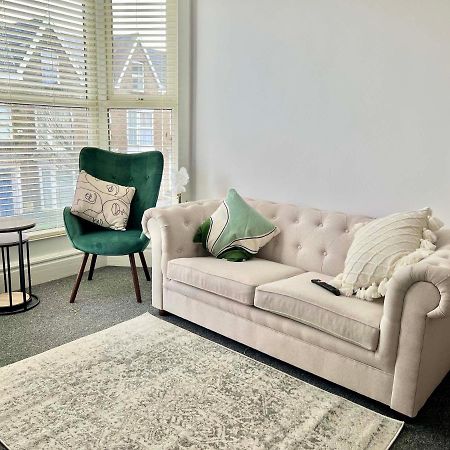 Stunning Flat Close To Beach Свонсі Екстер'єр фото