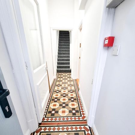 Stunning Flat Close To Beach Свонсі Екстер'єр фото
