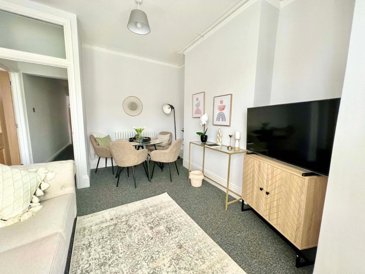 Stunning Flat Close To Beach Свонсі Екстер'єр фото